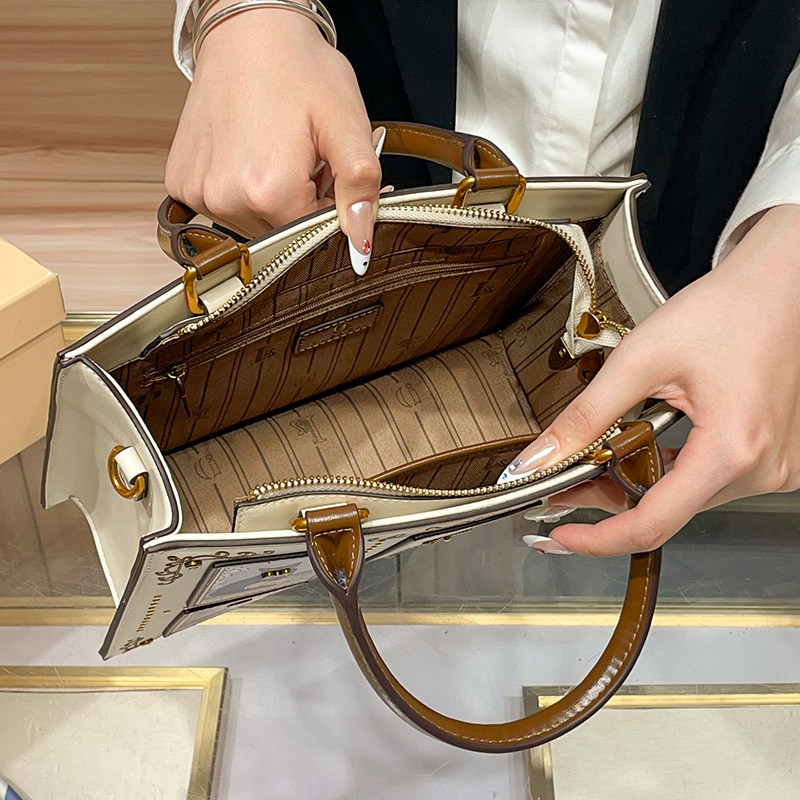 2026 New Hong Kong Genuine Lea - огляд і ціна Women Accessories Business
